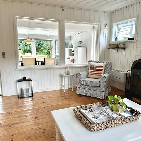 Cozy And Spacious Close To The Water Casa de Férias