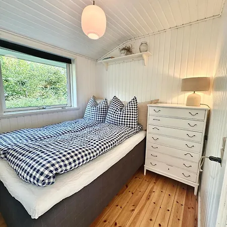 Cozy And Spacious Close To The Water