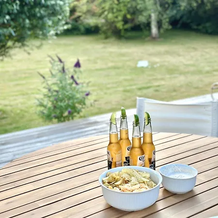 Cozy And Spacious Close To The Water בית נופש