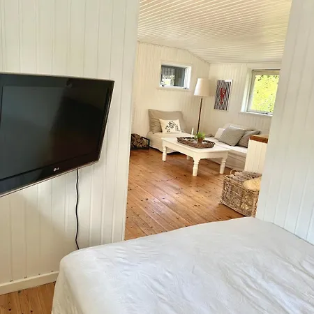 Cozy And Spacious Close To The Water בית נופש